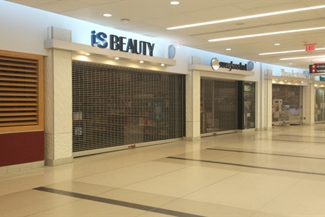 Grille in Retail Shops at Airport Grille in Retail Shops at Airport