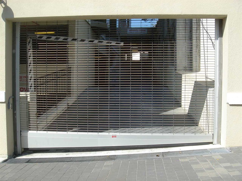 V9 with Sloping Bottom Bar 